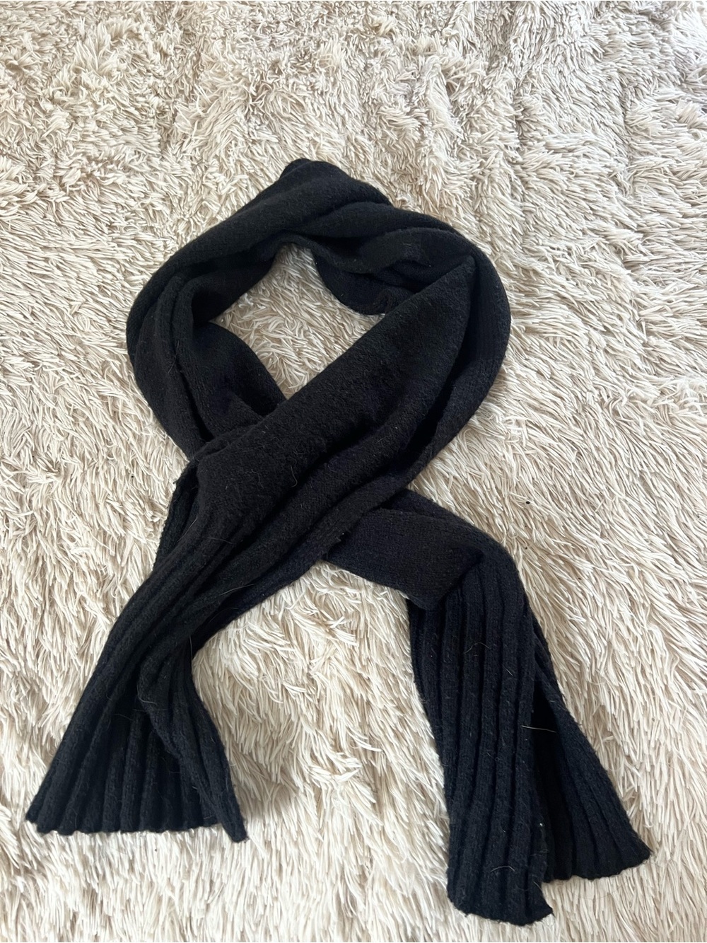 Cozy Black Ribbed Knit Scarf - Unbranded